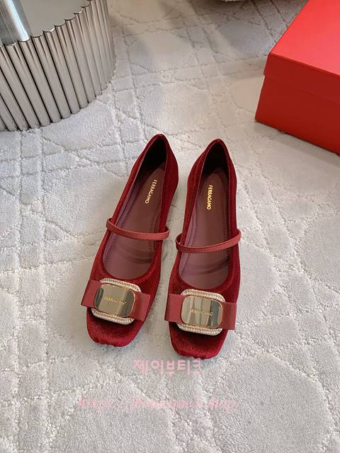 페라가모 뉴 바라 플레이트 발레 플랫