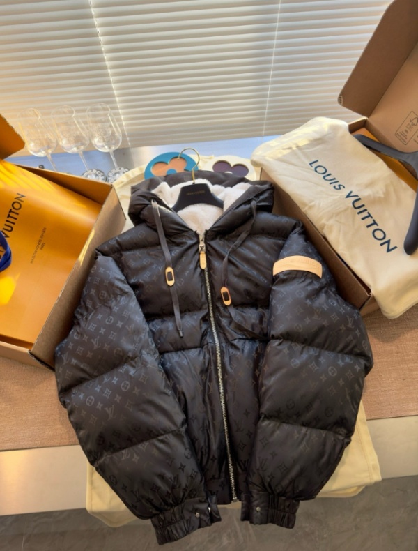 루이비통 모노그램 다운 재킷