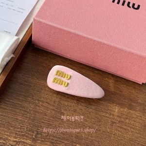 미우미우 헤어핀