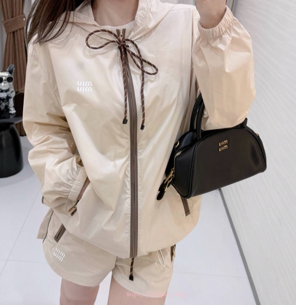 미우미우 바람막이 자켓