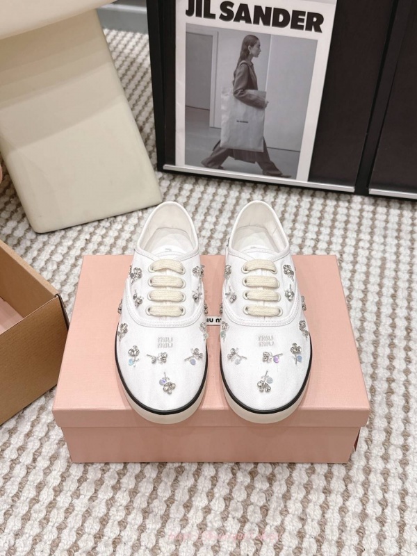 미우미우 스니커즈