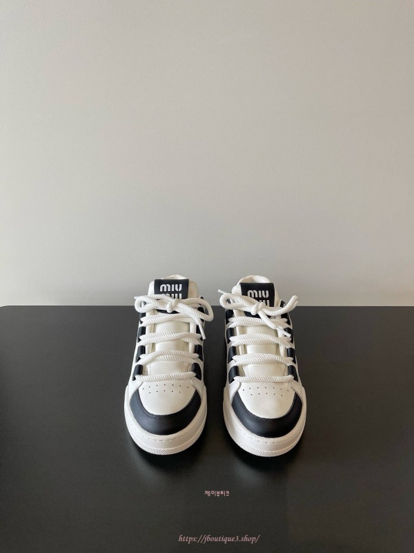 미우미우 스니커즈