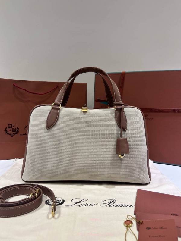 로로피아나 니들 백 미디엄