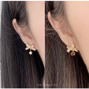 디올 델리케이트 보우 귀걸이