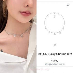 디올 Petit CD Lucky Charms 목걸이