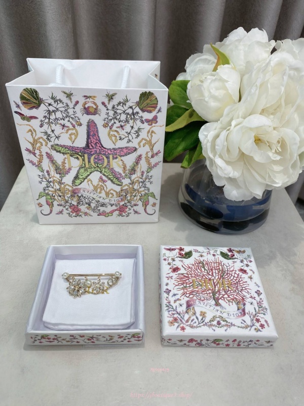 디올 Fleur de Glace 브로치